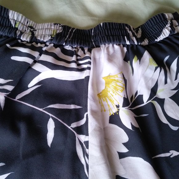 Floral Capri - Picture 3 of 4